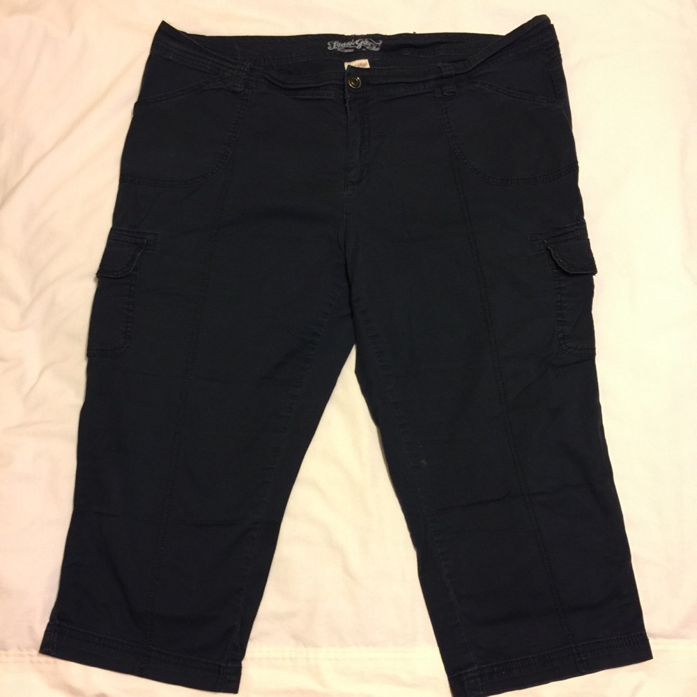 Woman's lightweight Capris